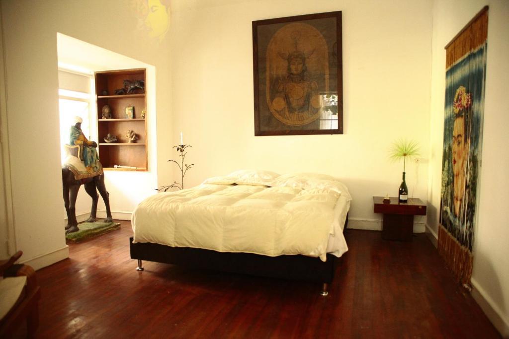 Buddha Hostel Medellín Extérieur photo